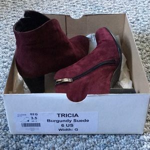 Burgundy Suede booties, size 6